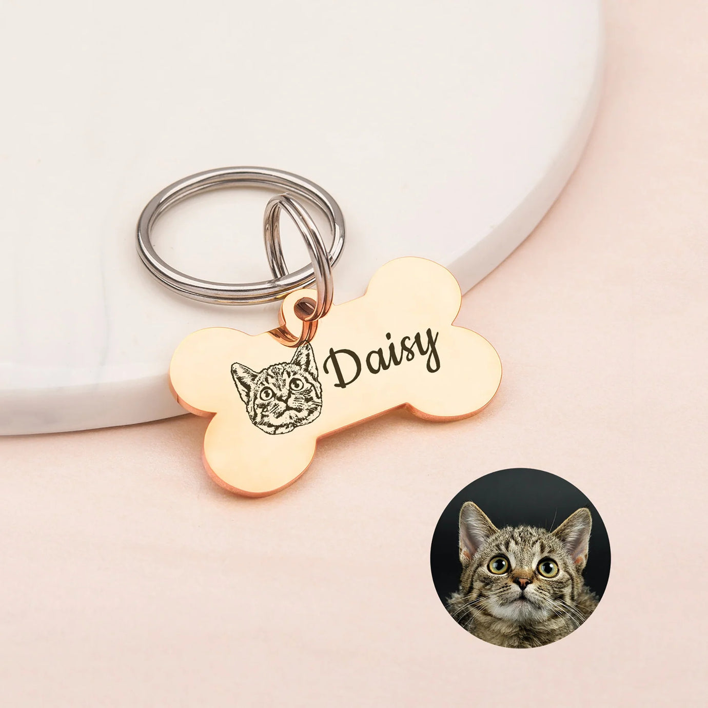Personalized Pet Portrait Keychain with a Custom Cat Illustration and Name Engraving